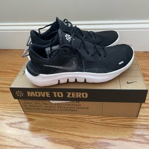 Woman’s 9.5 Nike Flex 2021 RN